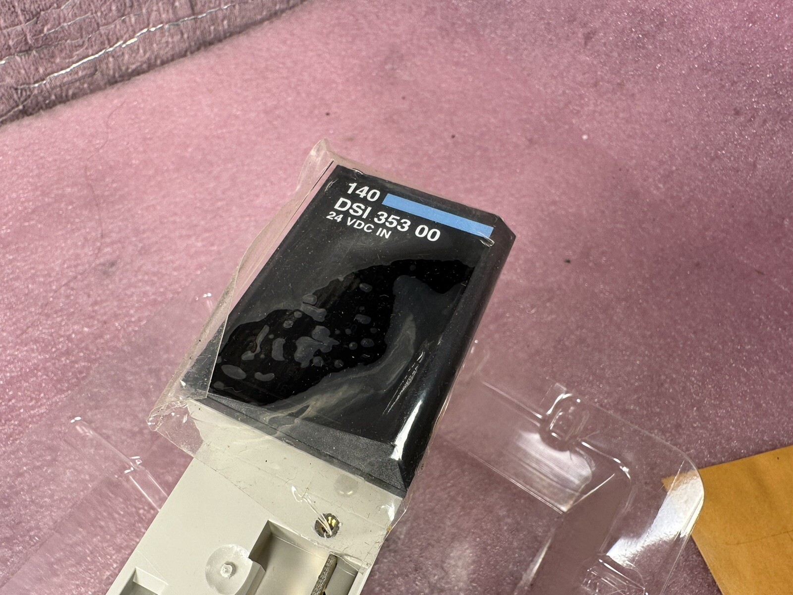 Schneider 140DSI35300C Low Volatage Discrete Input Module