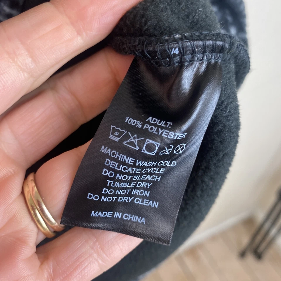 Casaco Ana Jakobs feminino pequeno xadrez preto e branco bolsos com zíper - Imagem 3 de 4