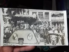 VINT SNAPSHOT PHOTO, SWIFT'S HAM & BEEF PRODUCTS FIGURAL PARADE FLOAT 
