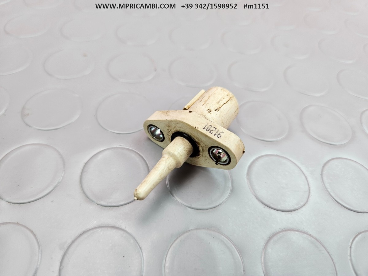 TEMPERATURE IAT AIR SENSOR 37880-P05-A00 HONDA CB 1300 2003 2006