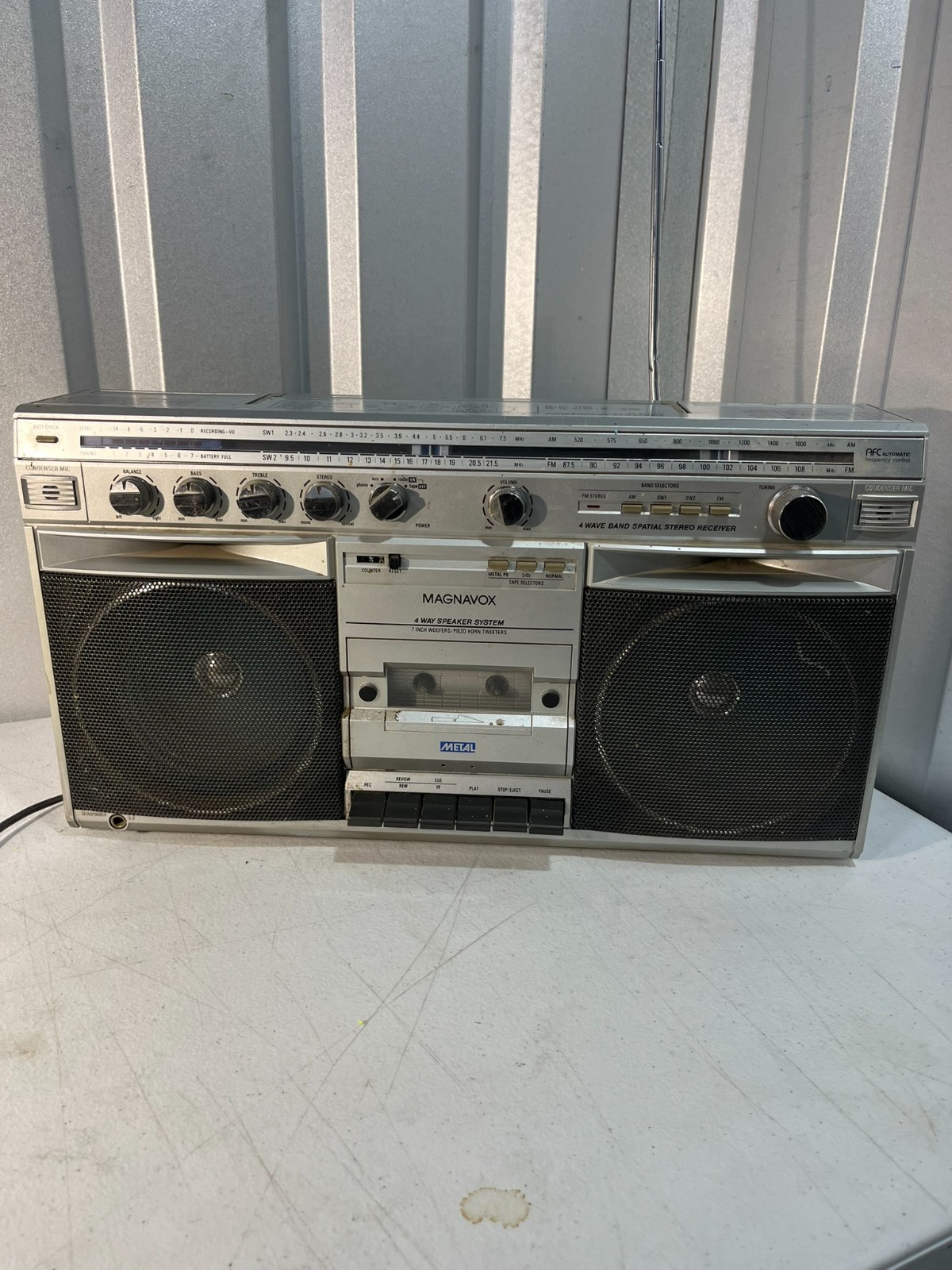 Magnavox D8523 Powerplay Machine Boombox 4-Band Stereo Casse