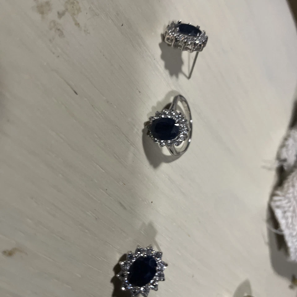 Anillo Art Deco 2ct Corte Ovalado Zafiro Azul Creado en Laboratorio Tono Oro Blanco con Pendientes Foto 2 de 3