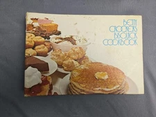 Vintage 1977 Betty Crocker's Bisquick Cookbook, 3 Ring HC 5th Printing