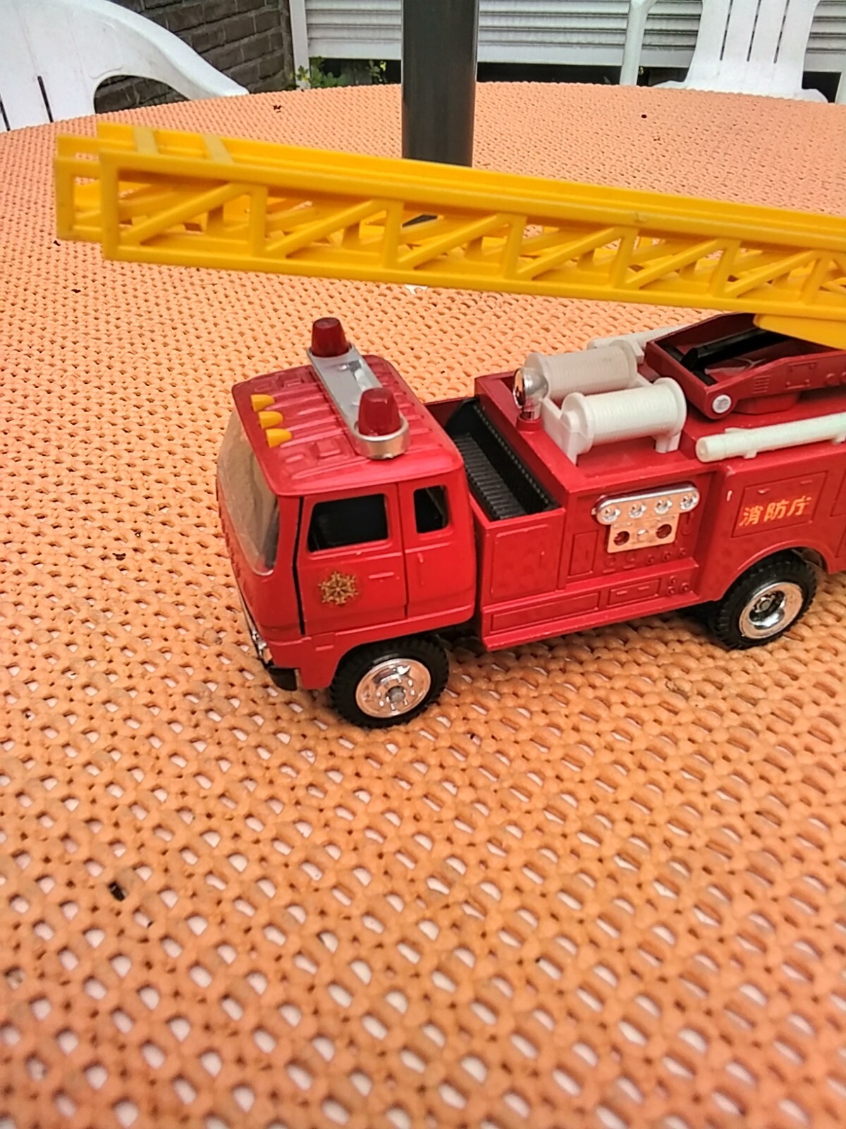 Diapet Isuzu Ladder  Fire Engine  1/40