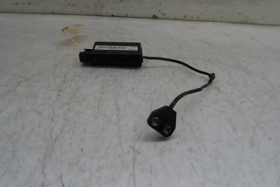 2015-2017 Ford Expedition OEM Right Rear Antenna Amplifier AMP Module - Image 2 of 4