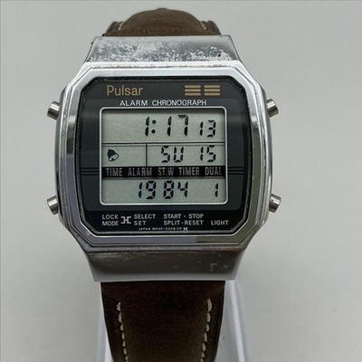 Vintage Pulsar Alarm Chronograph Mens Watch 34mm LCD W040-5000 New Battery
