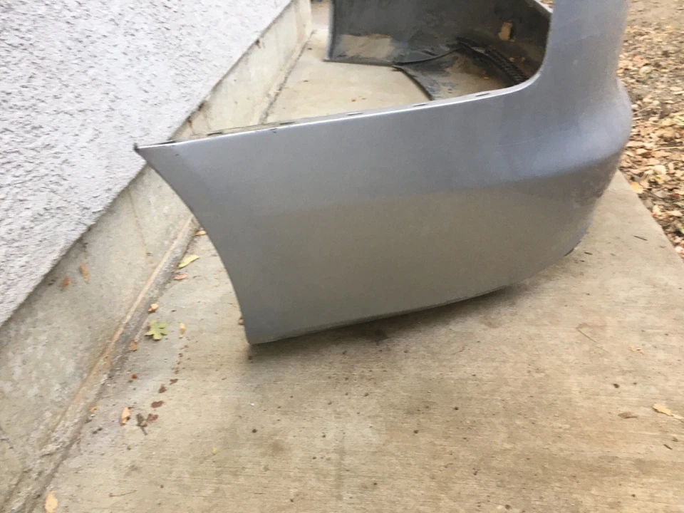 Para-choque traseiro prata 2009-2016 Audi A4 fabricante de equipamento original - Imagem 2 de 4