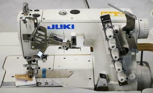 JUKI MF7523U11 - 3-needle flat, universal coverlock - set - table, engine !!! - Afbeelding 1 van 2