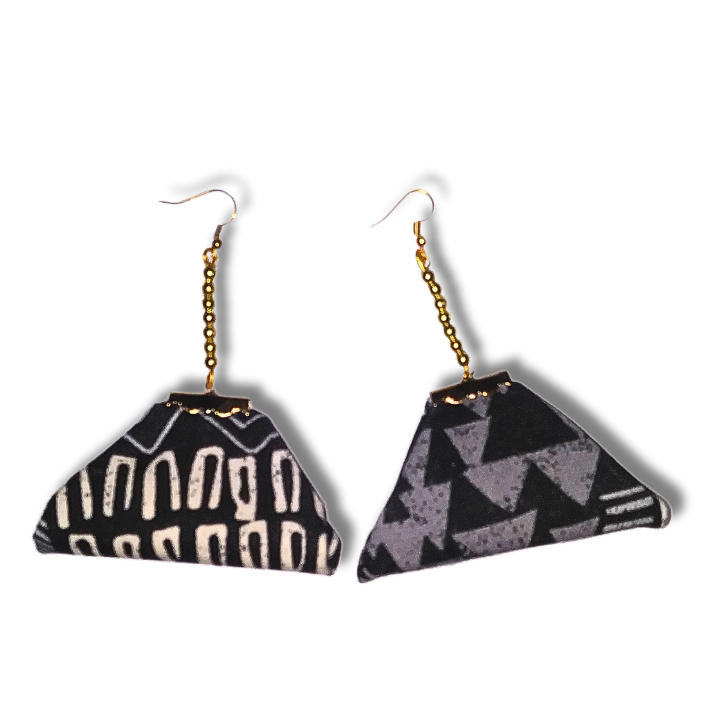 Vintage Pocketbook Purse in African Cloth and Gold Beads Handcrafted