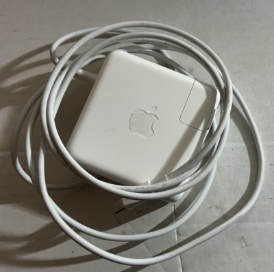 Apple 純正 61W USB-C Power Adapter  A1947 Amazon.com: MacBook Pro Charger 61W USB C Power Adapter for