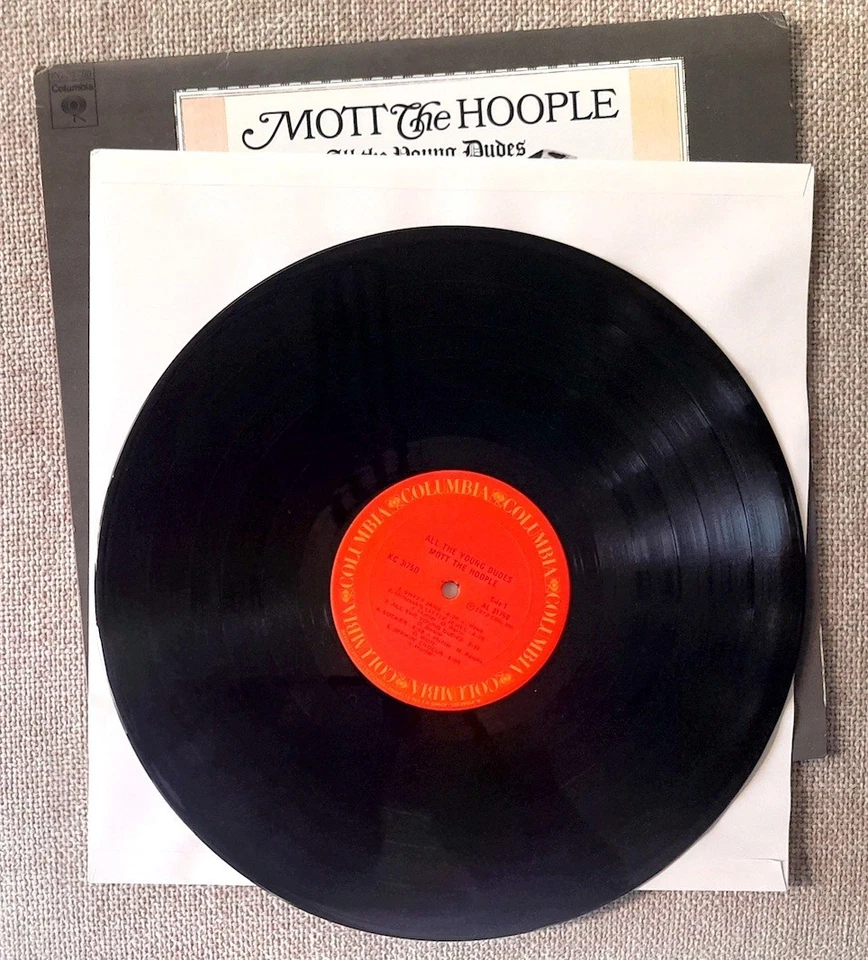 Mott The Hoople 'ALL THE YOUNG DUDES' LP  (1972)  NM / NM   Canadian pressing - Image 3 of 4