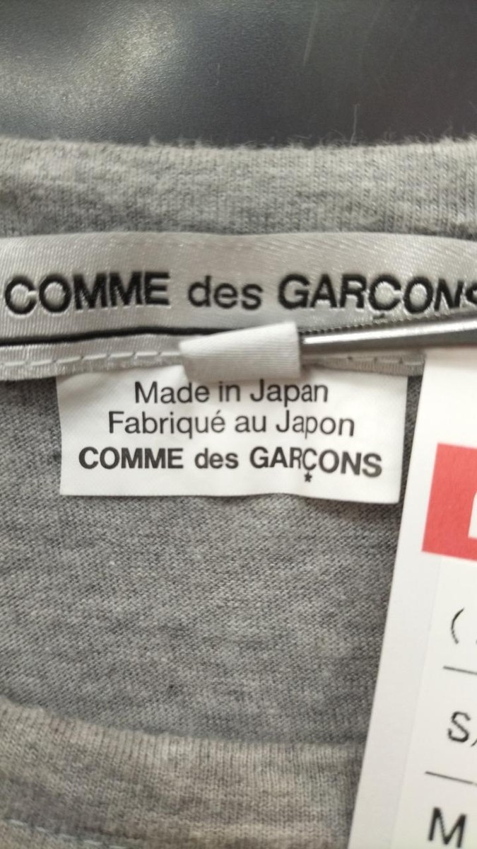 Comme Des Garcons SHIRT FOT502S252LIMESTONE 関税送料込 Comme des Garçons PLAY Heart Tee | Saks Fifth Avenue