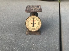 Vintage rustic EverReady family scale