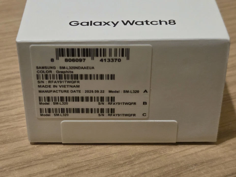 Samsung Galaxy Watch 8 - 40mm -graphite (brand new and sealed) - Image 3 of 3