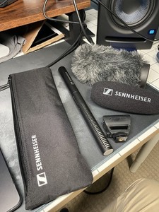 Sennheiser MKE600 Camcorder Shotgun Microphone - Black and MZH 600 Windshield