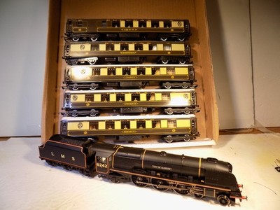 Hornby HO Scale Orient Express (5 cars) C-9 Hornby Eng. 4-6-2 NEW