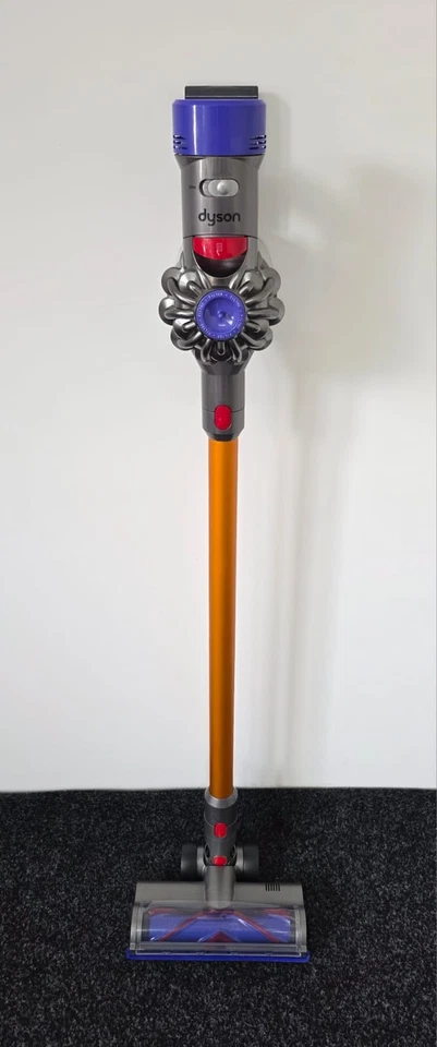 Reconditioned Dyson V8 Cordless handheld vacuum cleaner + FREE p&p & Warranty - Image 3 of 4