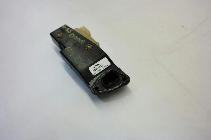 2005 Volvo S60 Fuel Door Actuator  - Image 3 of 4