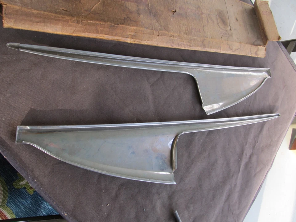 Ford Mainline 1956 2 puertas izquierda derecha cuarto panel adorno par nos B6A-7025617-B Foto 3 de 4