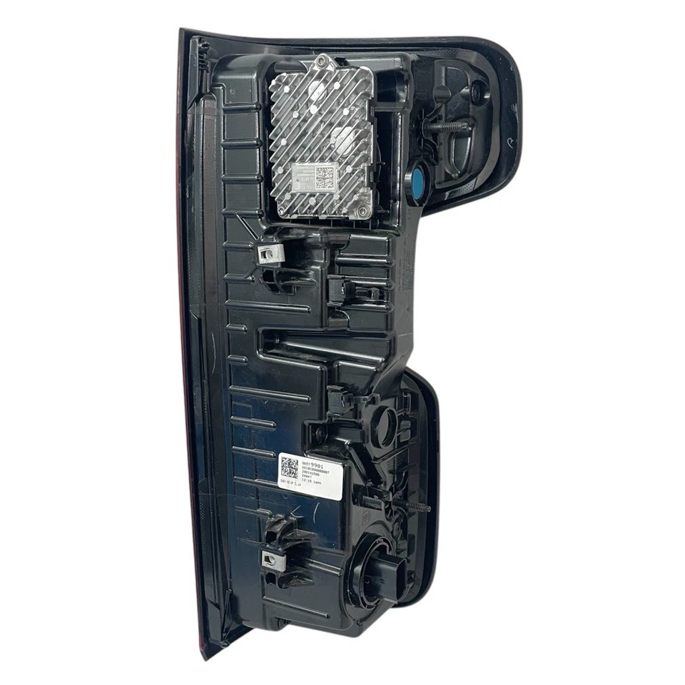 Conjunto de freno de luz trasera GM LH LED 24-25 Chevy Silverado 2500 3500 HD Foto 3 de 4