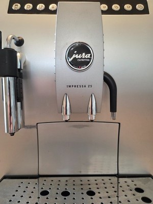 Jura Z5 Impressa One-Touch Superautomatic Espresso Machine