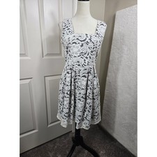 Monteau Small Lace Fit & Flare Dress Open Back Elegant Party Cocktail Swing