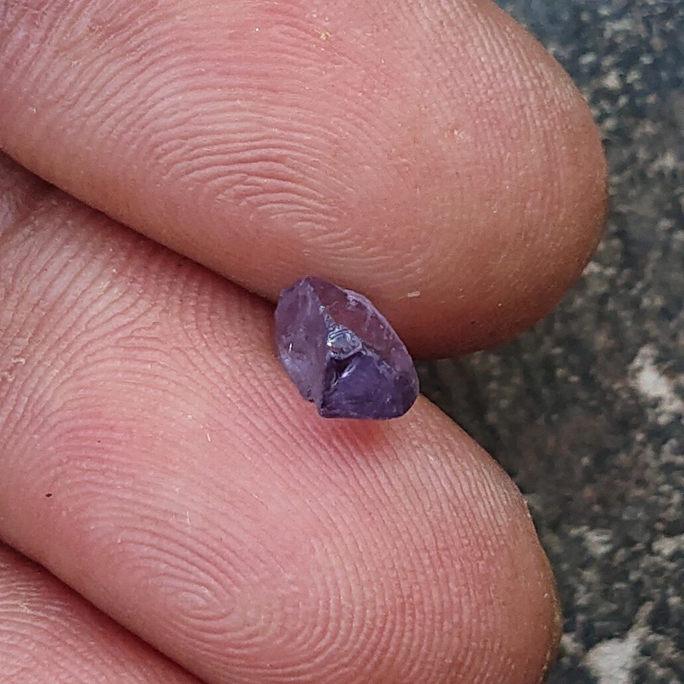 Piedra preciosa natural de espinela púrpura áspera de 1,33 quilates sin tratar VVS de Sri Lanka Foto 4 de 4