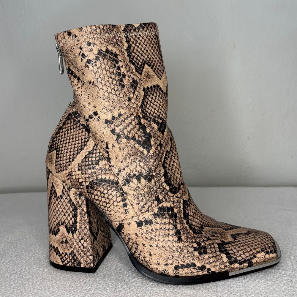 Steve Madden Women's Ankle Boots Snakeskin Black \u0026 Beige Silver High Heel  Sz 8 | eBay