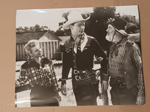 Roy Rogers Photo Lot Of 6 (1 Color, 5 B/W) All 8 X 10 Lab Reprints Cowboy - Picture 3 of 7