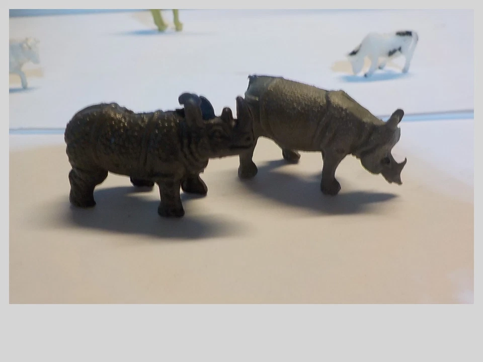 Ho Lot Of 9 Used Animals Elephants Rhinos Girafe Bull & Cow - Image 3 of 4