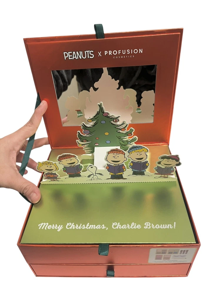 Profusion Cosmetics Peanuts Merry Christmas Charlie Brown Make Up Vanity Set - Image 4 of 4