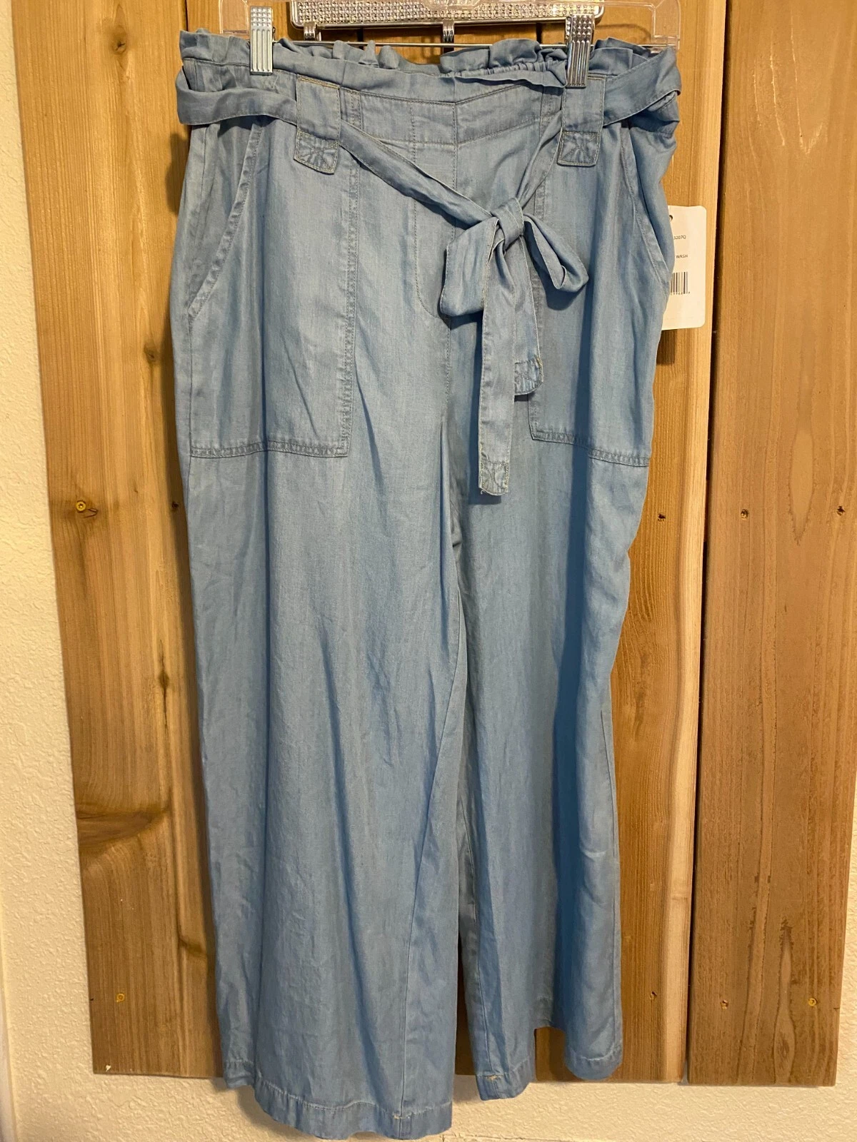 Zac & Rachel Blue Light Wash Capri Pants Size M NWT