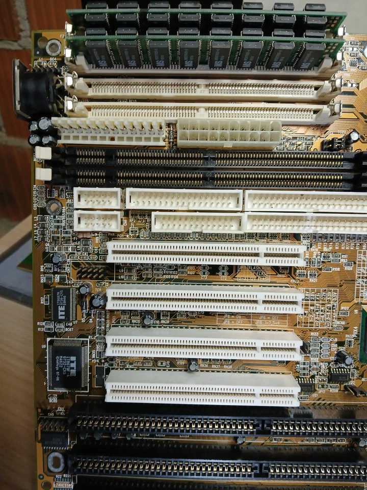 Lucky Star 5I-TX1 ver.1.31 socket 7 + CPU Intel 233MMX + 64Mb - GREAT RETRO PC - Image 3 of 4