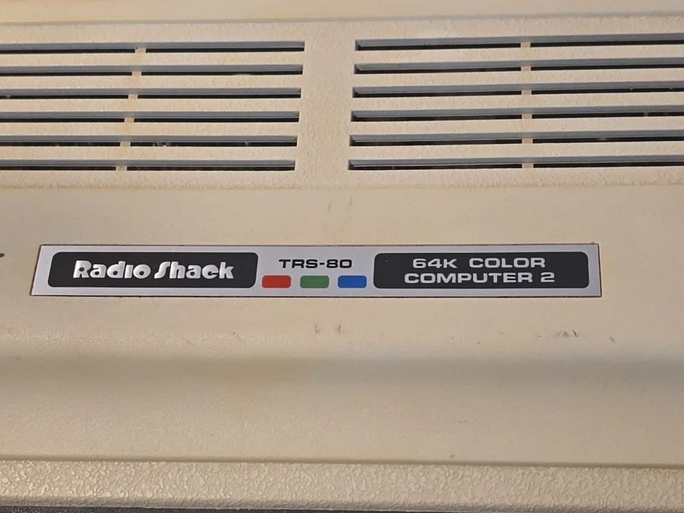 Computadora Tandy 64K Color 2 Modelo 26-3127 TRS-80 Radio Shack - Sin probar -  Foto 2 de 3