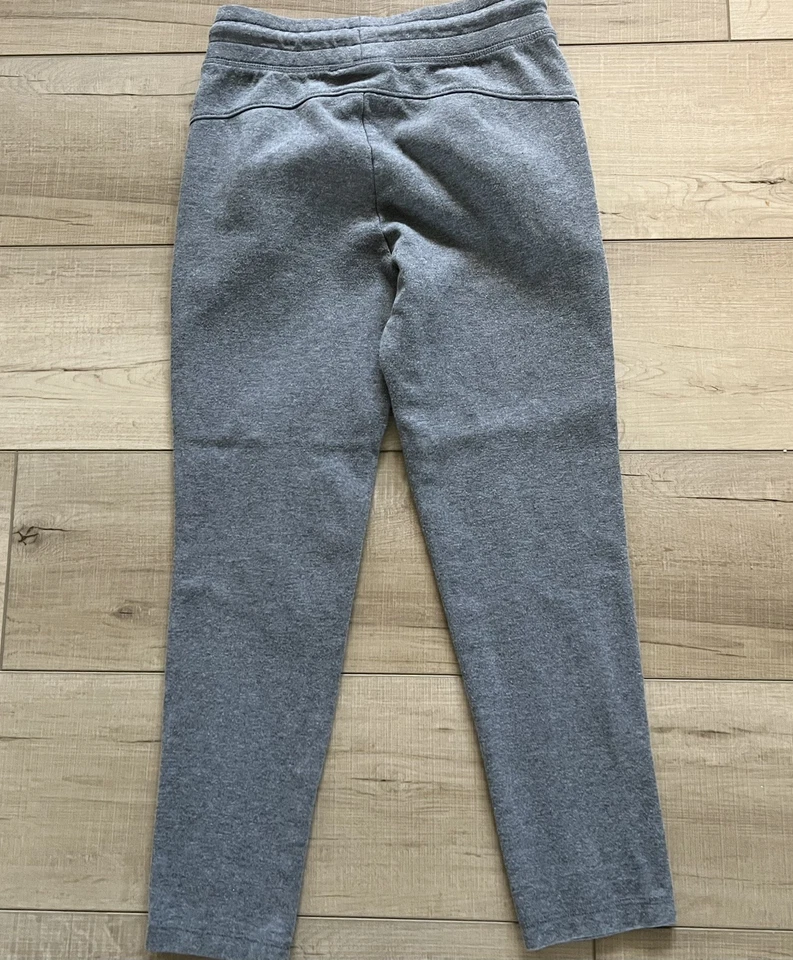 Pantalones deportivos con cordón gris Gap GapFit para niños talla M 8 bolsillos con cremallera Foto 3 de 4