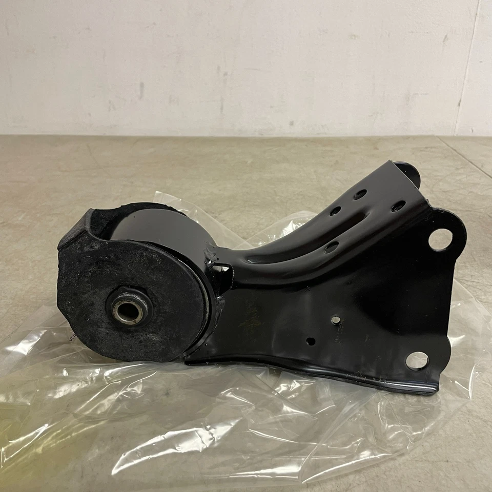 Montaje motor trasero derecho Nissan Quest 31-8707 3.0/3.3L V6 1993-2002 Foto 2 de 4