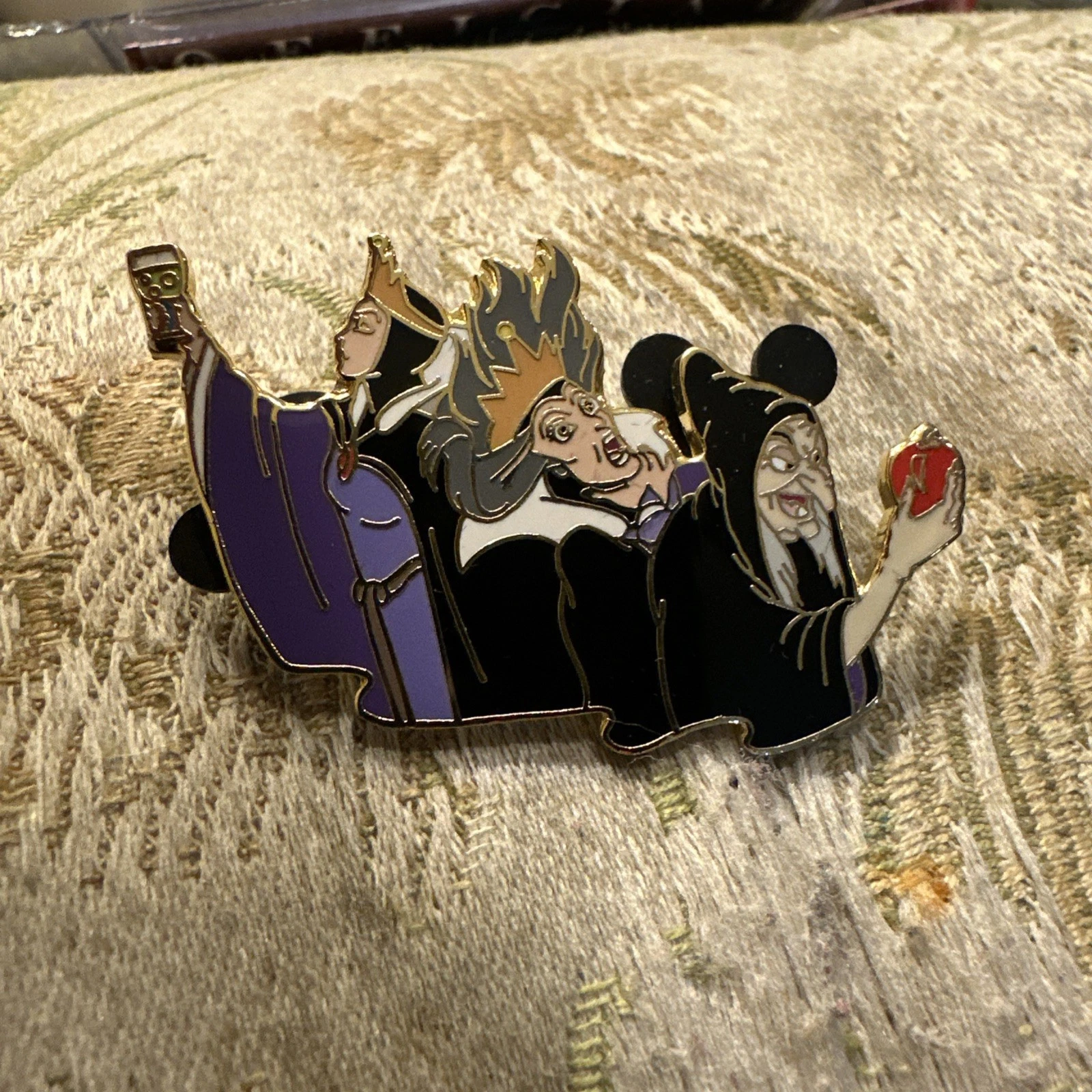 Disney Auctions Evil Queen Old Hag Transformation Pin LE 1000
