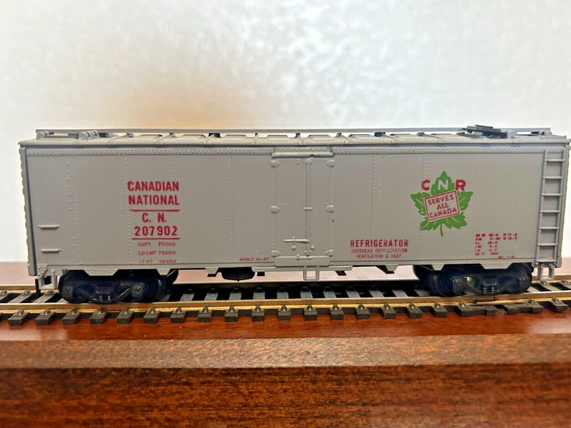 CANADIAN NATIONAL - ICE BUNKER REEFER CAR- HO Scale - NEW Kit RTR