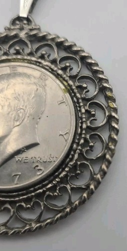 Rare Vintage 1973 Liberty Half Dollar John F Kennedy Pendant Necklace - Picture 4 of 6
