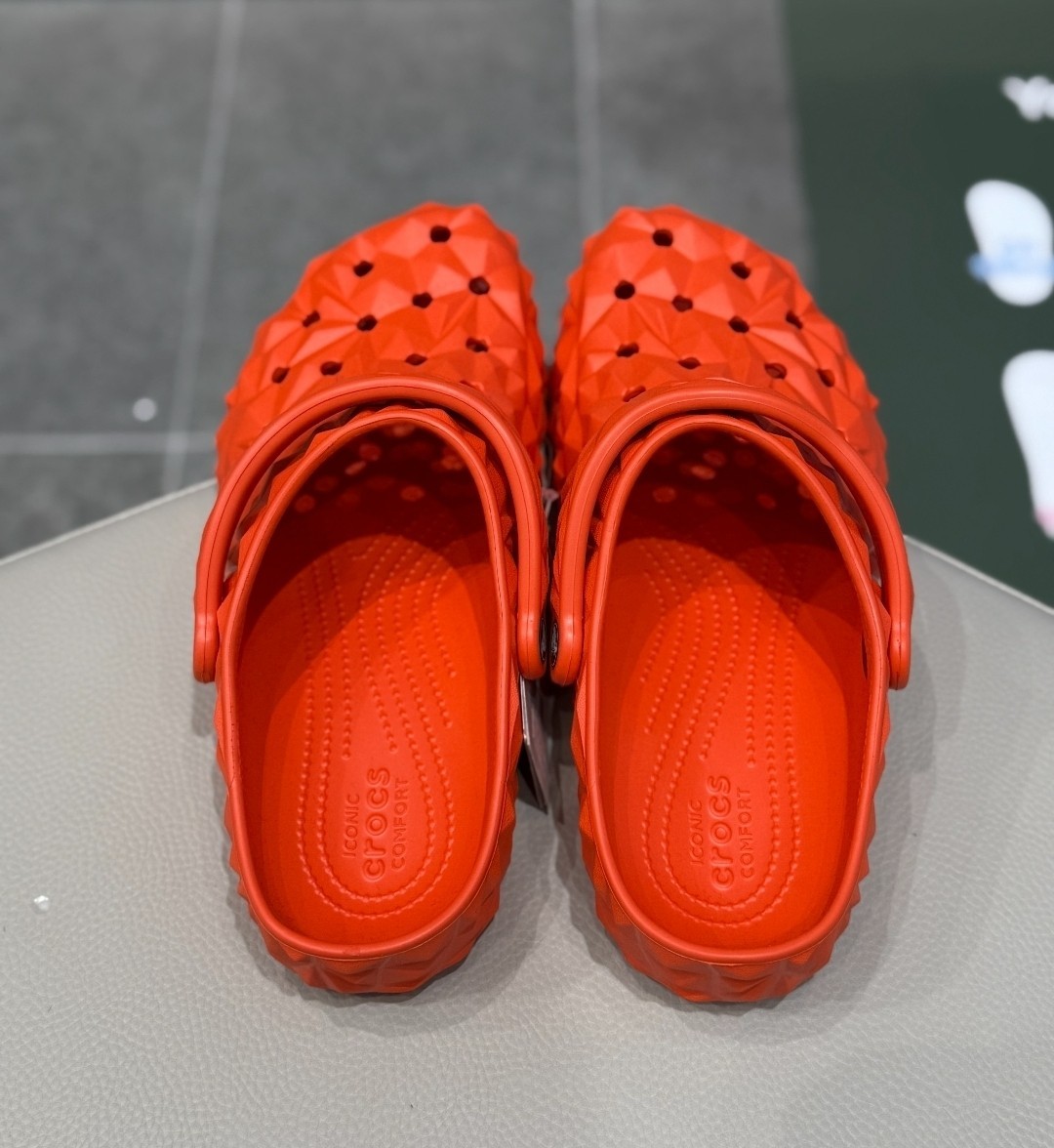 CROCS Classic Geometric Clog 209563 - 84J Lava Red Oran Sandal | eBay