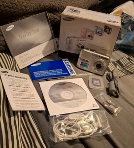 Samsung S760 7.2MP Digital Compact Camera Silver Boxed Bundle 1GB SD Card Workin
