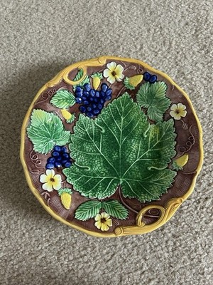 Vintage Mottahedeh. Green Leaf Majolica Plate  With Blue/Yellow Accents