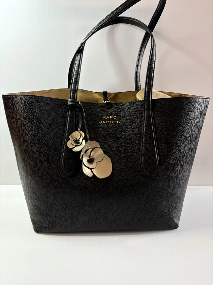  Bolso de Mano Marc Jacobs Deco - Cuero Negro con Dije Dorado y Bolsa Foto 4 de 4