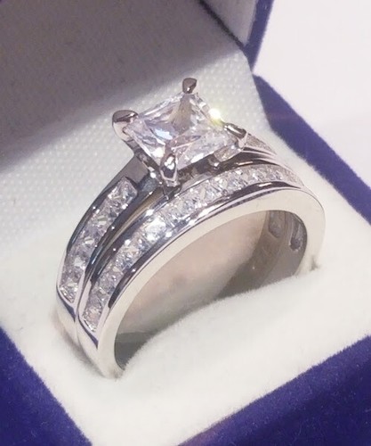 Conjunto de anillo de compromiso solitario corte princesa de 2,25 quilates conjunto de boda simulado de ley - Imagen 5 de 9