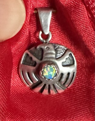Sterling Silber Anhänger mit wunderschönem Opal und Adler Symbol