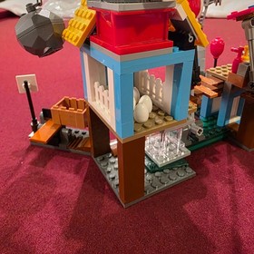LEGO The Angry Birds Movie: Pig City Teardown (75824) Complete with Instructions
