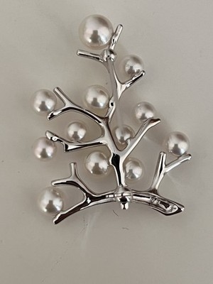 MIKIMOTO Brosche mit Perlen - aus Japan