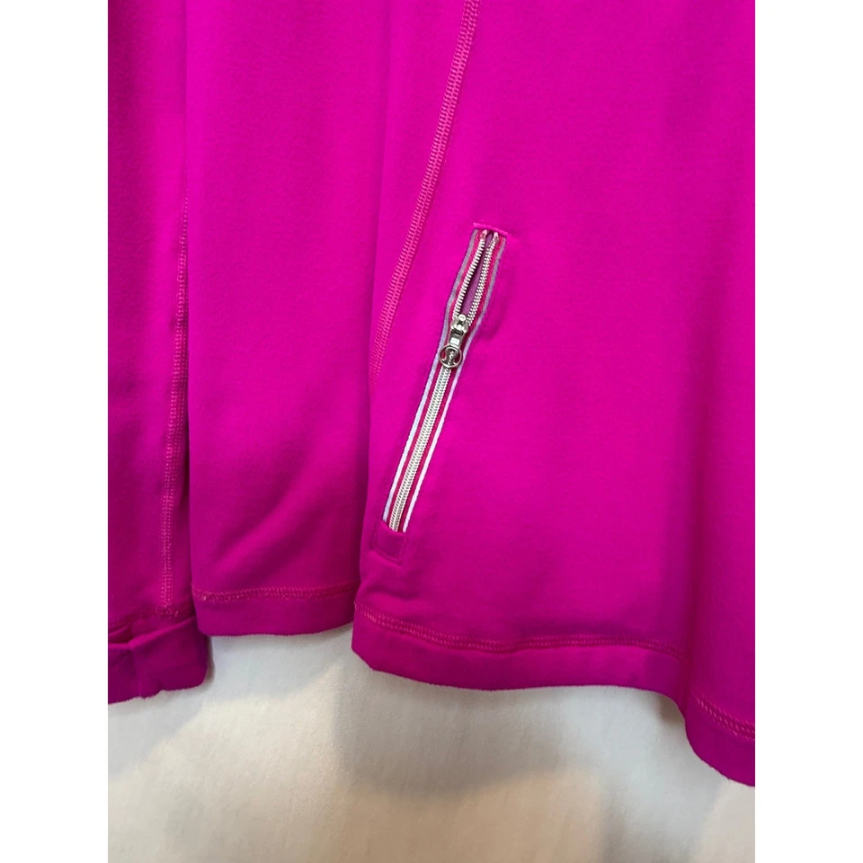 Jaqueta Pulôver Lululemon Coração Quente Paris Rosa Acabamento com Babado Meio Zíper Tamanho 8 - Imagem 4 de 4