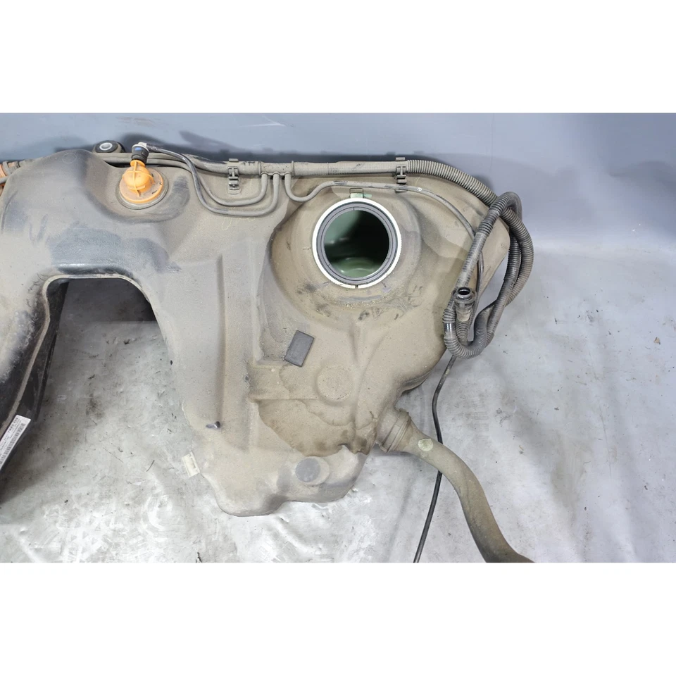 2004-2010 BMW E60 5-Series Plastic Fuel Gas Tank with Filler Neck Factory — 第 3/4 张图片