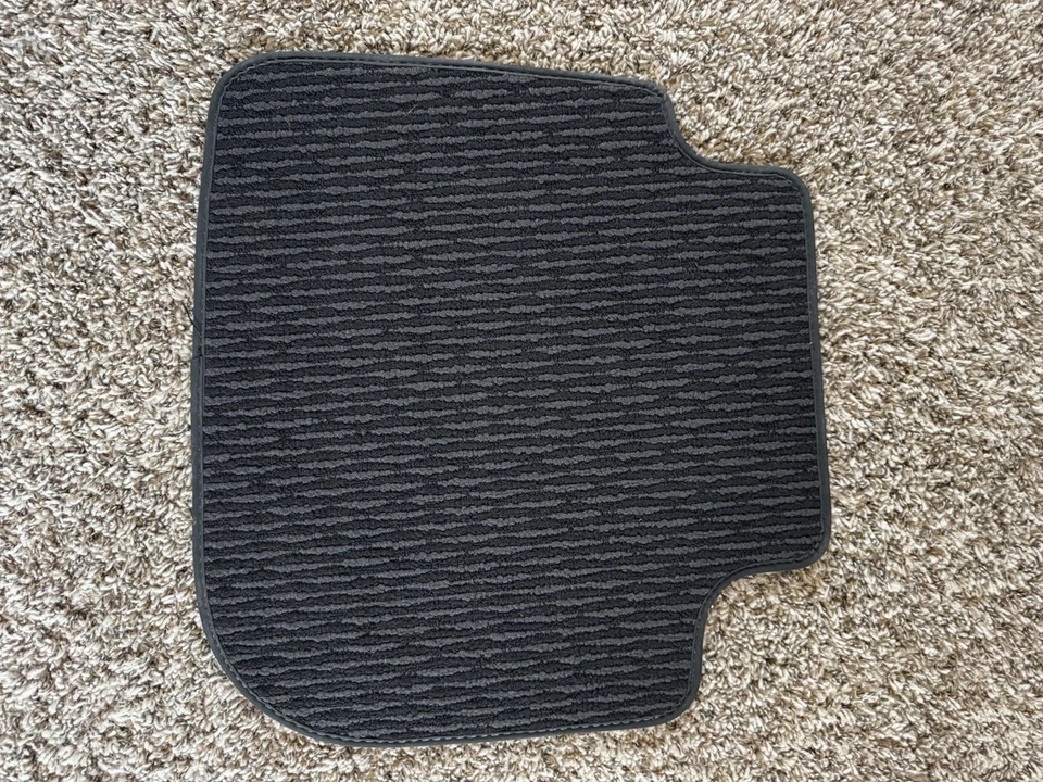 2019 斯巴鲁内陆地毯脚垫套装 — 第 4/4 张图片